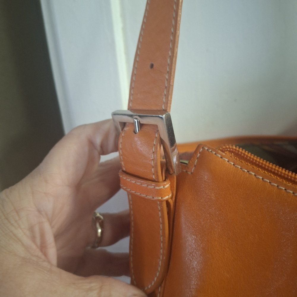 PRESTON AND YORK Orange Leather Shoulder Bag - Picture 3 of 6